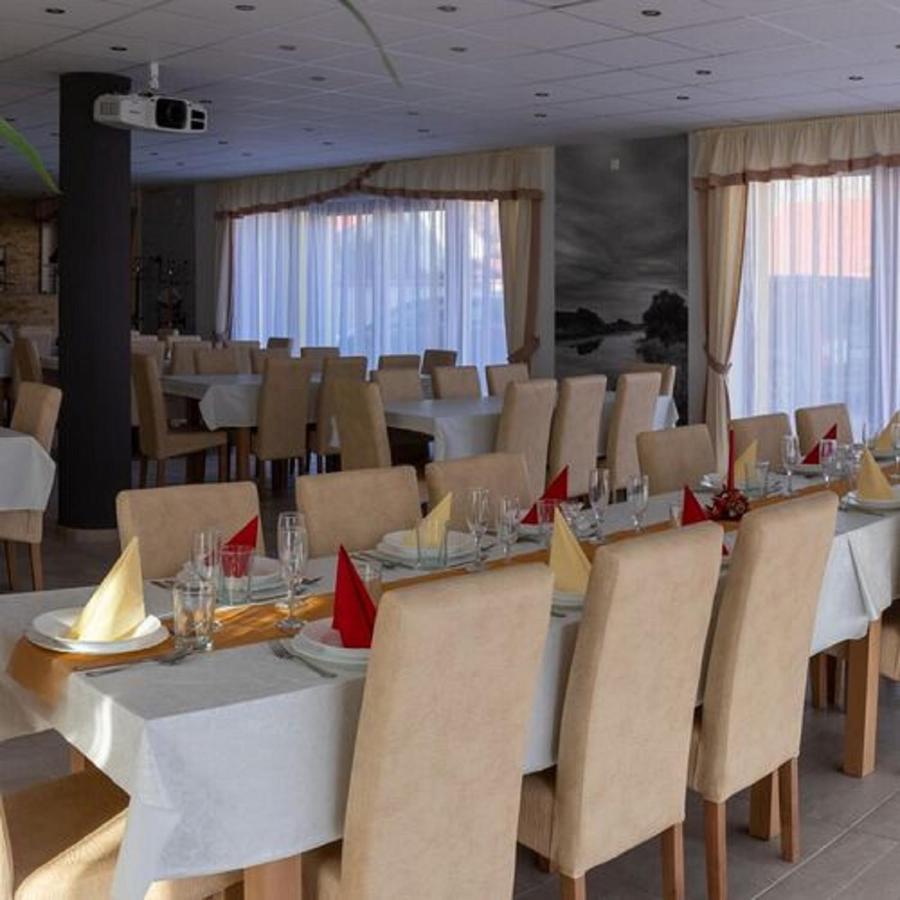 Ponty-Papa Rendezvenyhaz Aparthotel Davod Exterior photo