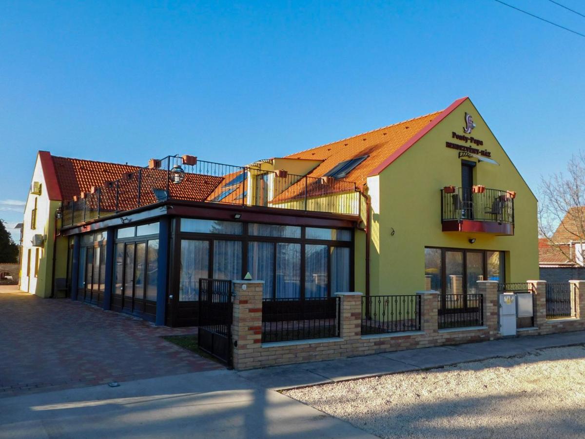 Ponty-Papa Rendezvenyhaz Aparthotel Davod Exterior photo
