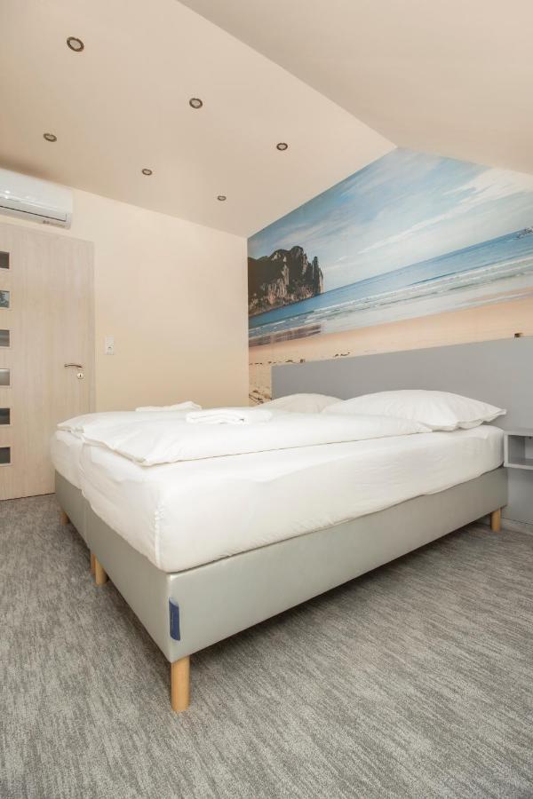 Ponty-Papa Rendezvenyhaz Aparthotel Davod Exterior photo